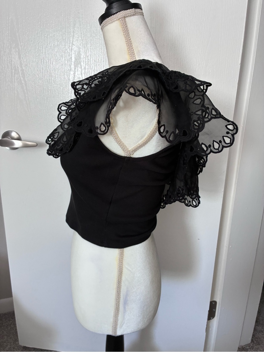 Express Black One-Shoulder Ruffle Crop Top - Picture 4 of 5